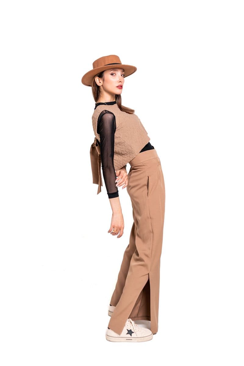 Relaxed Wide-Leg Pleated Trouser